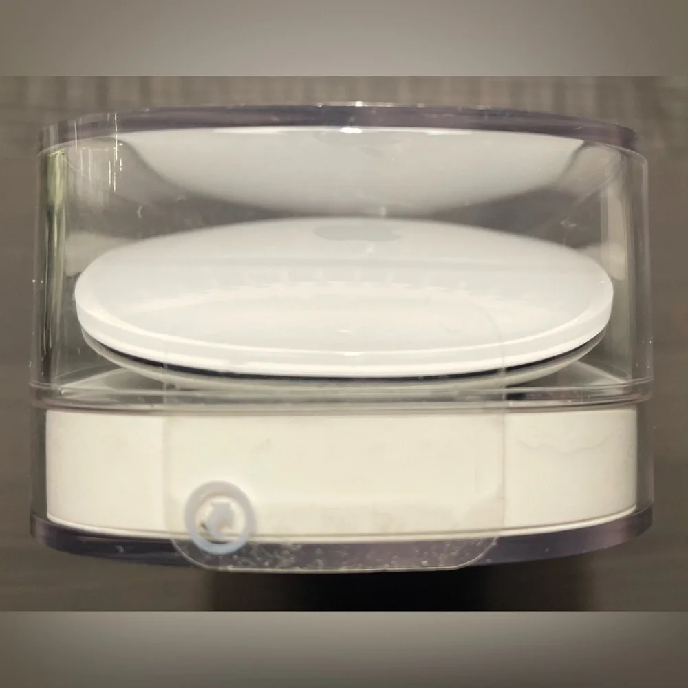 New Apple Magic Mouse Multi-touch MB829LL/A Wht (AA batteries not included)